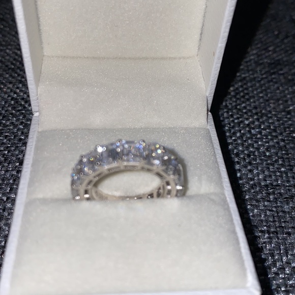 Engagement ring size 4 - Picture 3 of 4